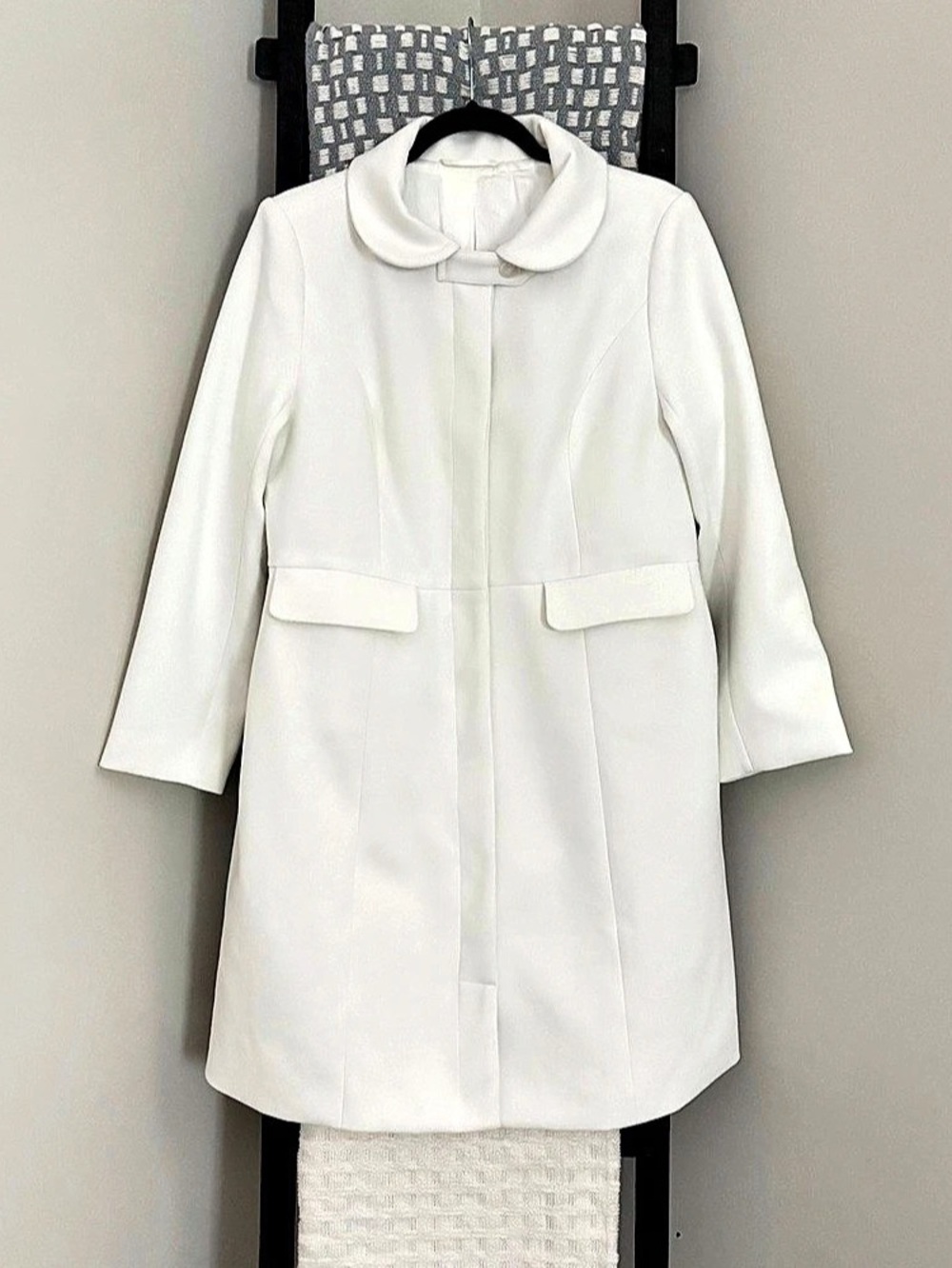 Women's White Coat Size Medium Like New